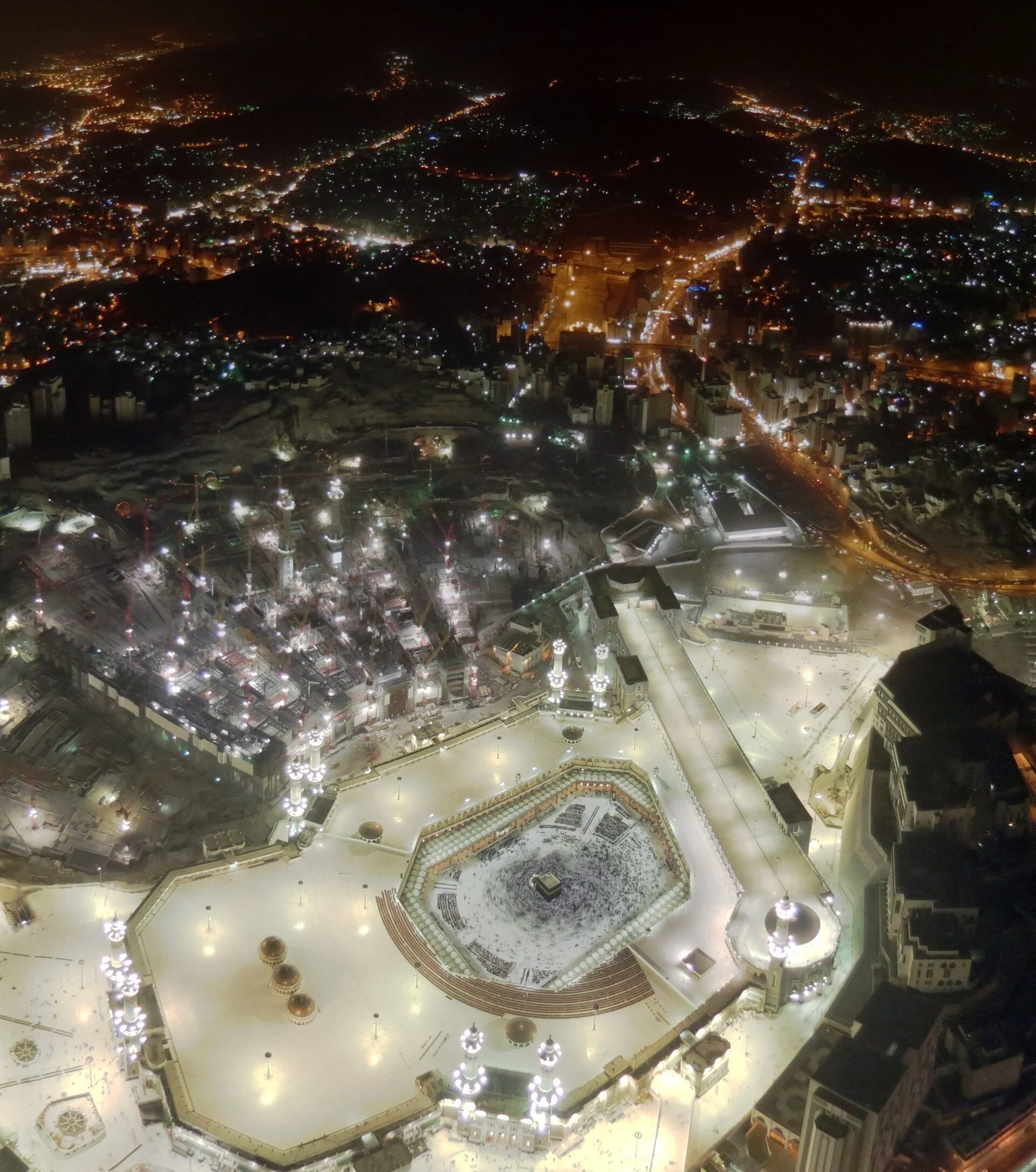 Luftfoto av Masjid al-Haram i Mekka med Kaba i midten