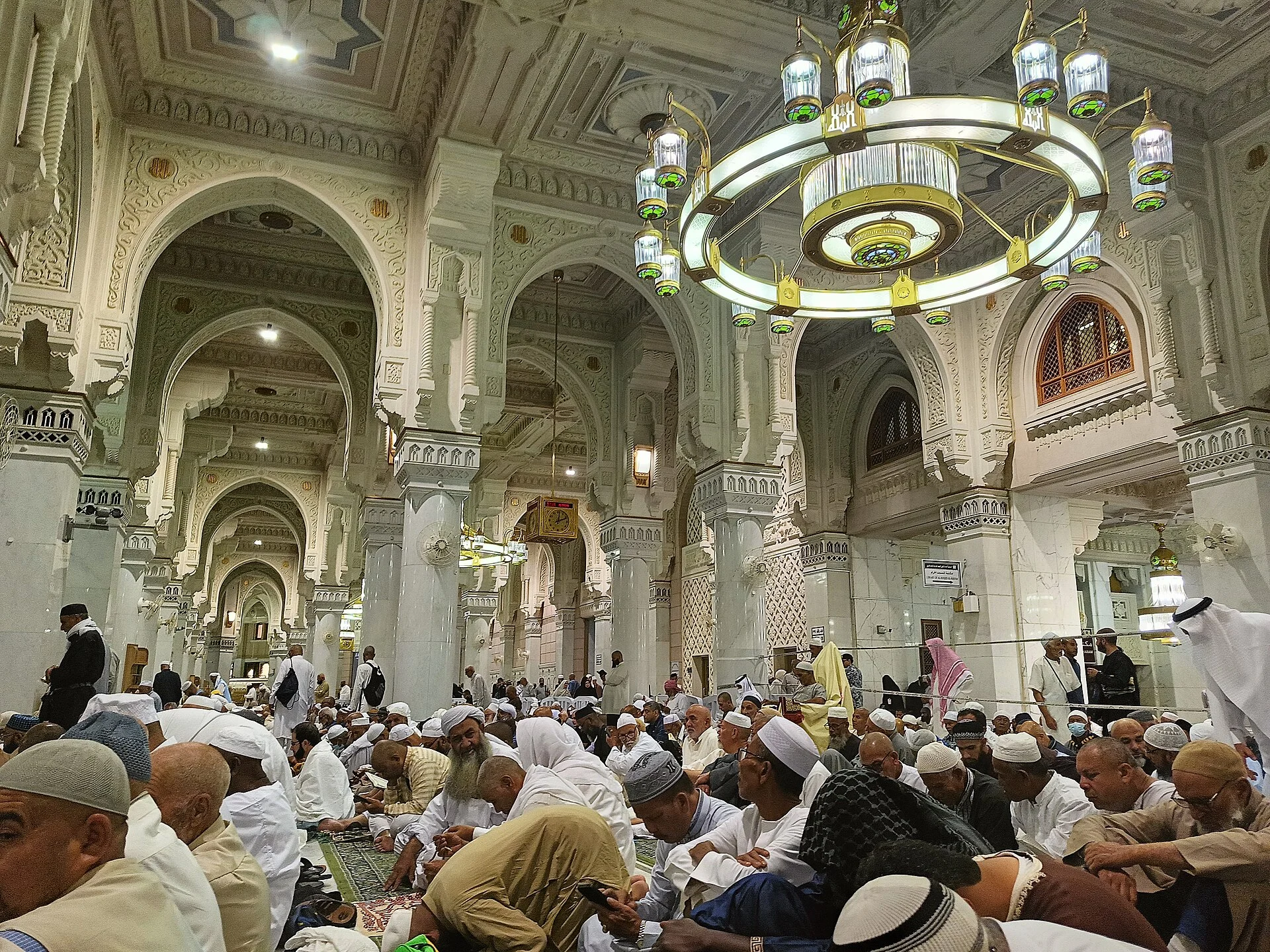 Pilegrimer i Masjid al-Haram i Mekka under umrah