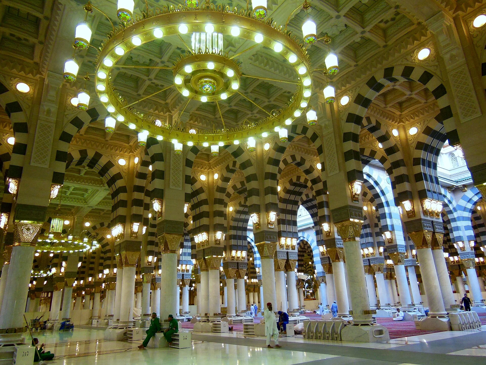 Interiøret i Profetens moské (Al-Masjid an-Nabawi) i Medina